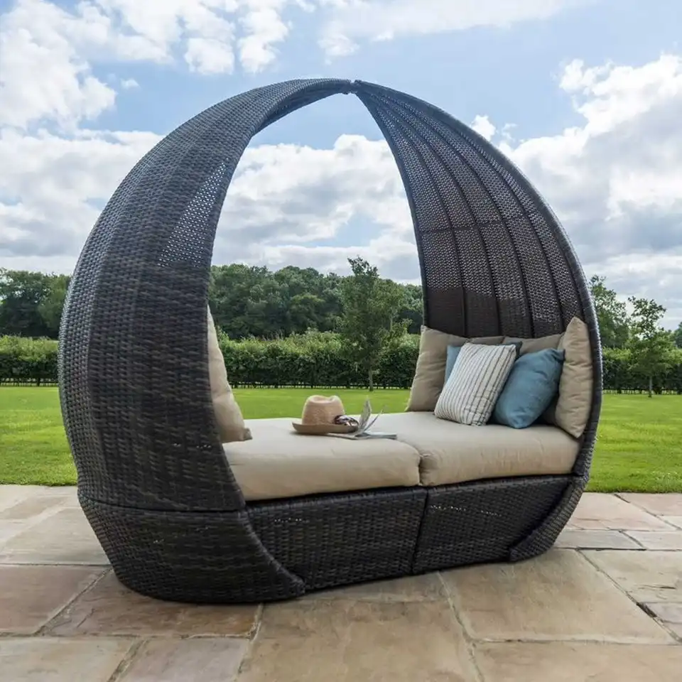 Outdoor Furniture Round Rattan Woven Rope Moon Daybed Leisure Bed