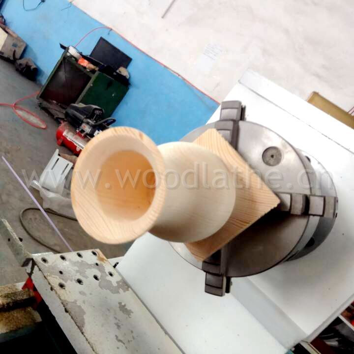 Jinan 1500mm Length ATC CNC Wood Lathe With 4 Knifes Automatic Tools Changer For Turning Drilling