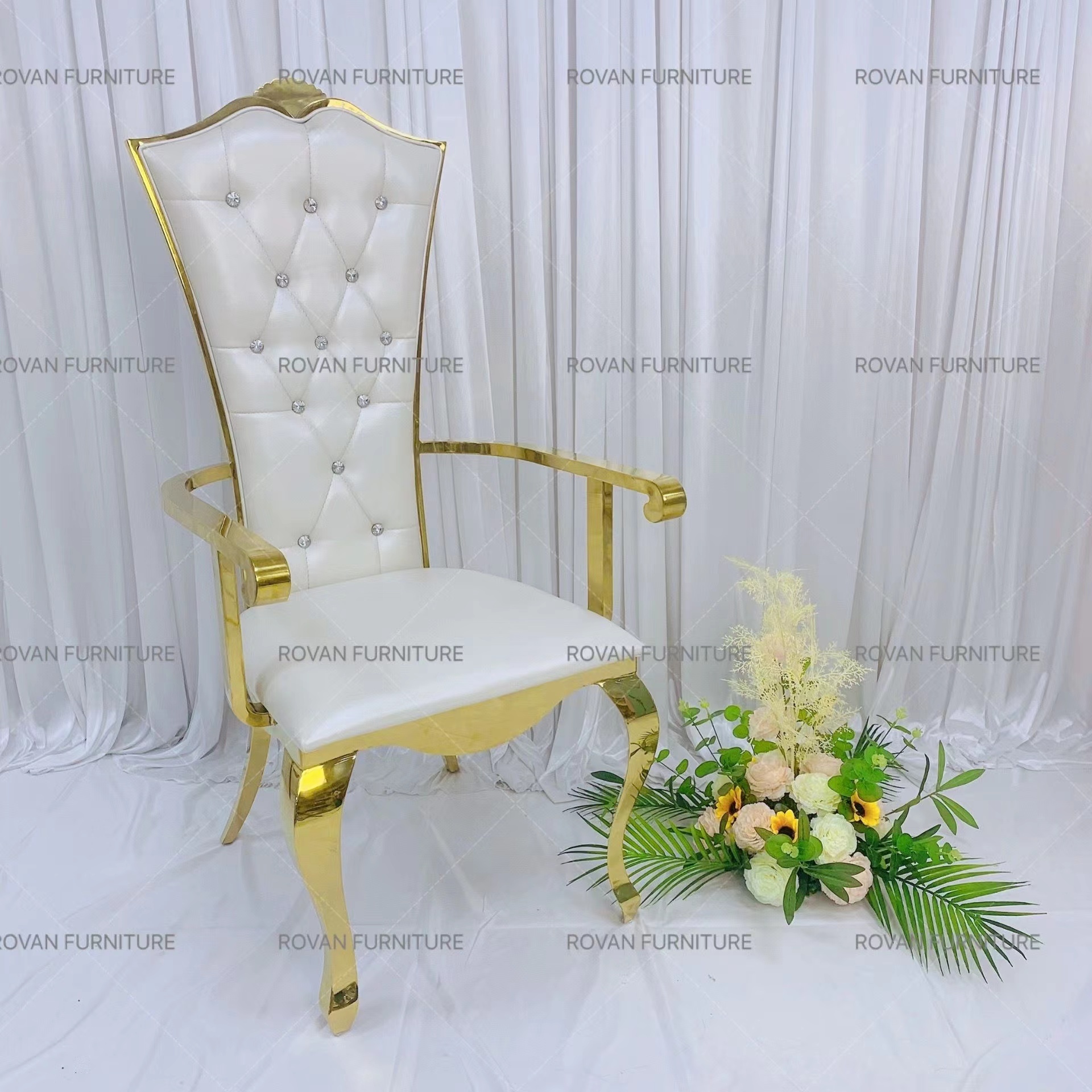 Luxury stainless steel wedding bridal chair golden in wedding or dinner party use in bride and groom