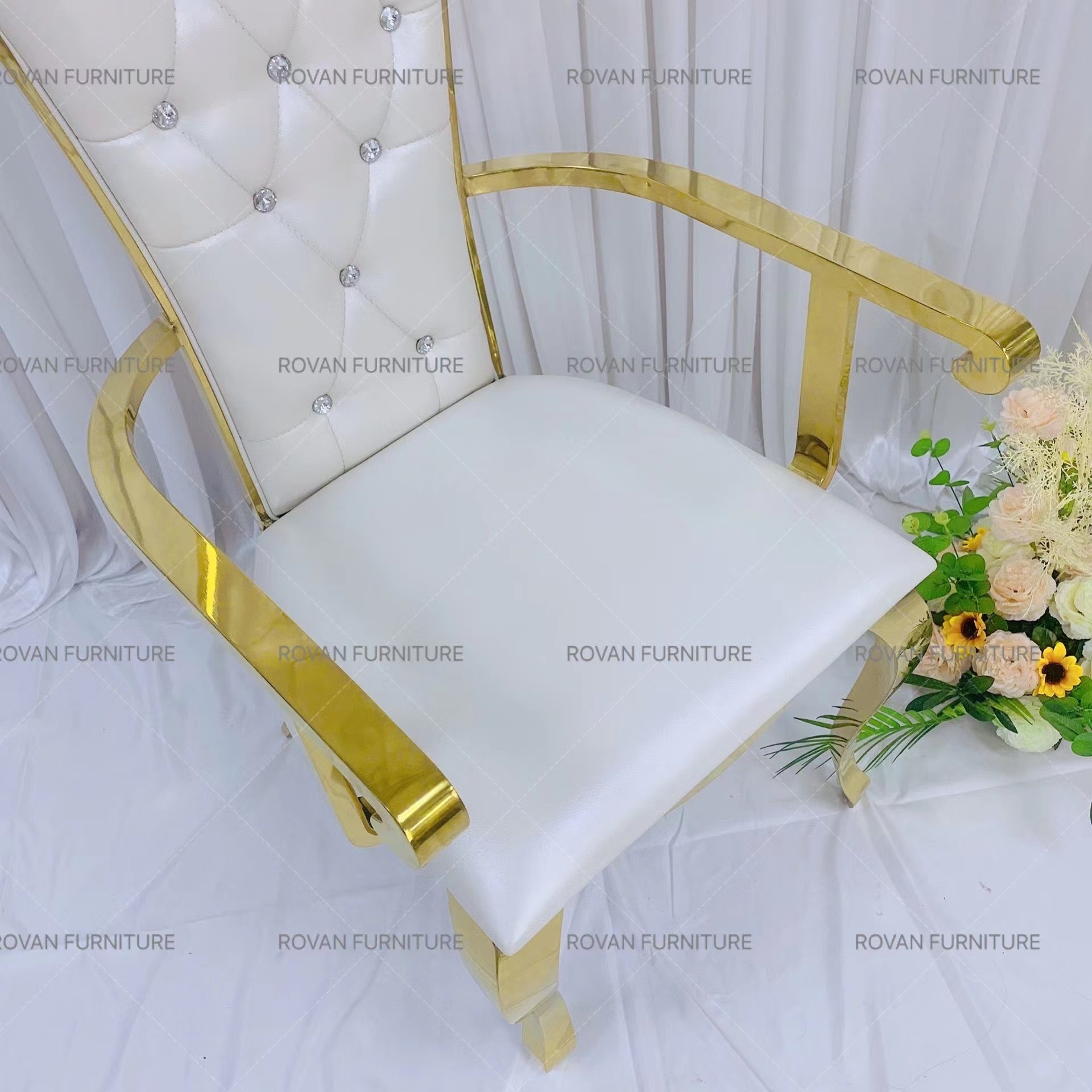 Luxury stainless steel wedding bridal chair golden in wedding or dinner party use in bride and groom