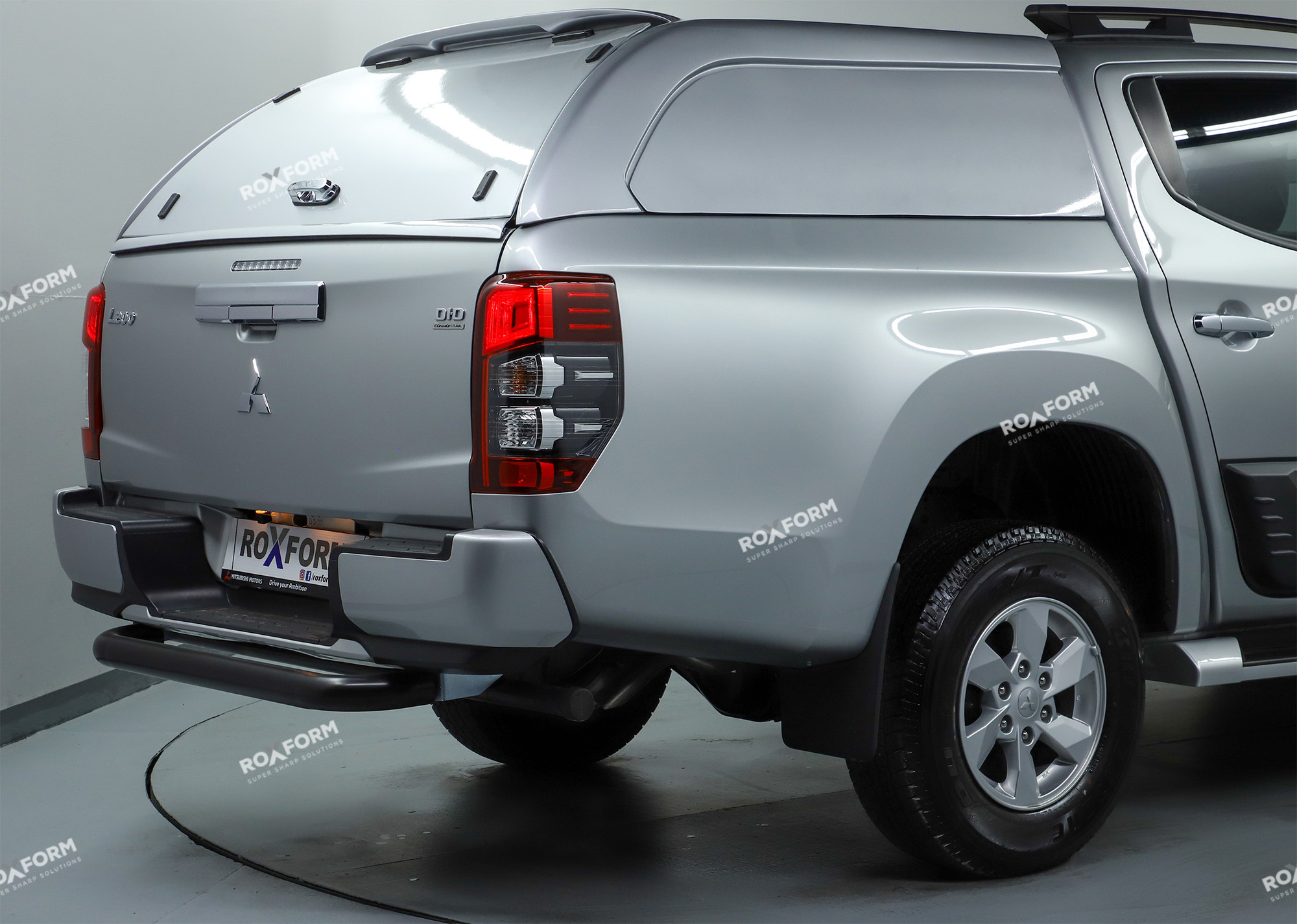 Fiberglass Tonneau Cover Hardtop Canopy Commercial Solid Sided for Toyota Hilux 2015+