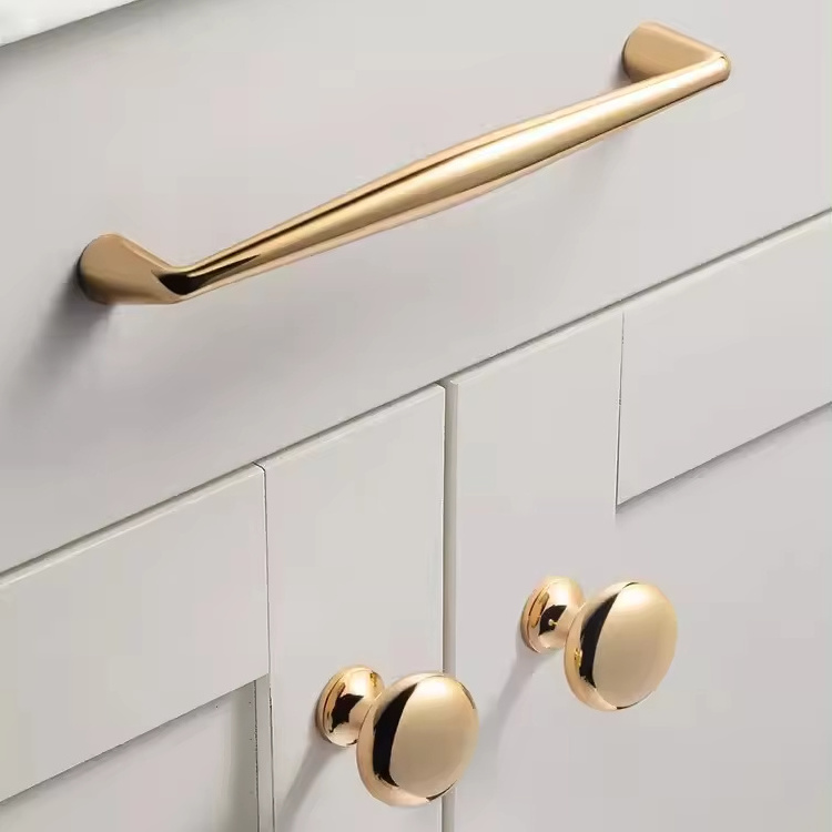 AKADA High Quality Zinc Alloy Hardware Black Wardrobe Door Brushed Brass Gold Kitchen Drawer Cabinet Pull Handles For Furniture