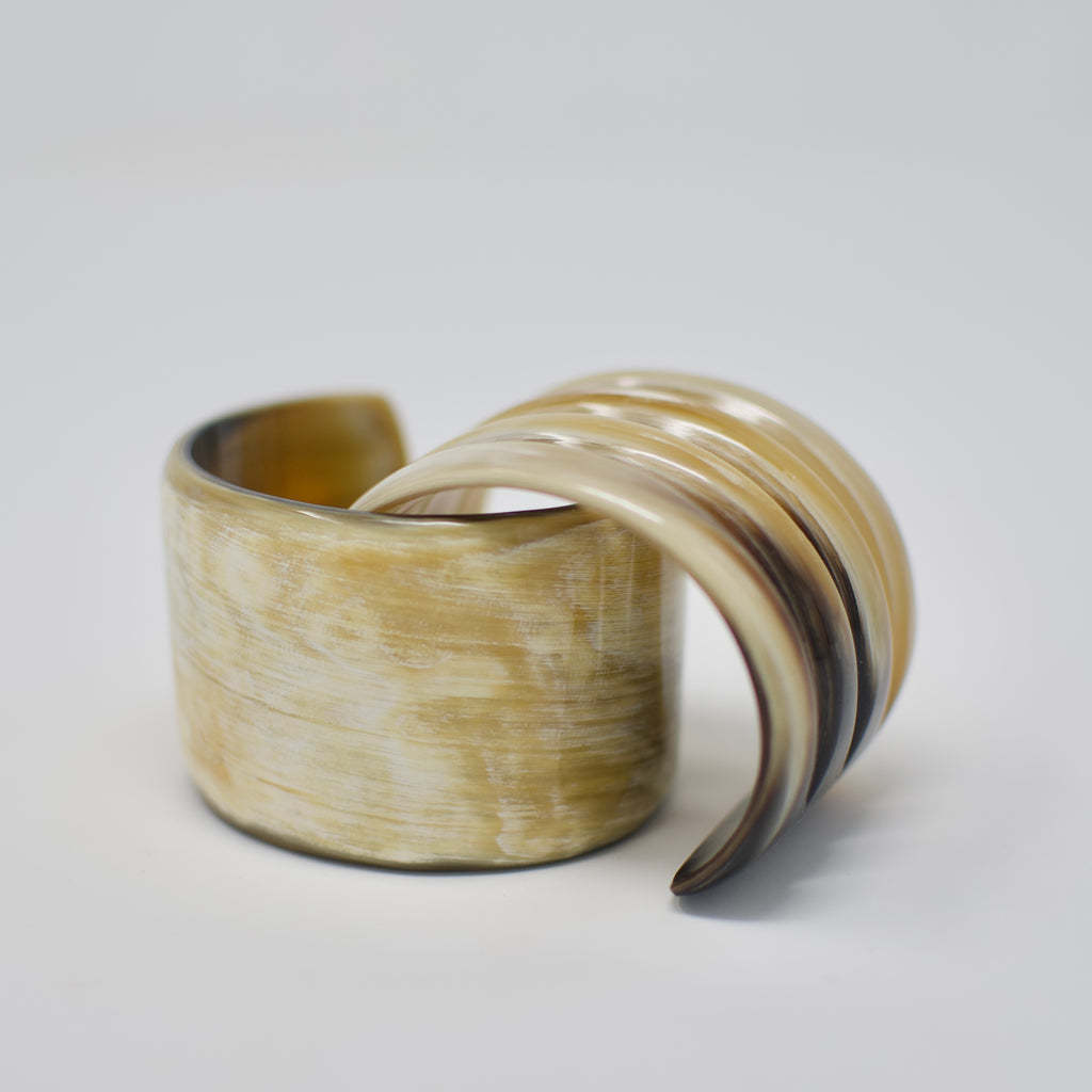 Cow horn cuff bracelate/buffalo horn cuff bangle for women/plain horn cuff for natural horn colour with bracelets design