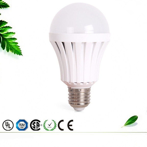 Smart emergency lamp e27 / b22 remote control rechargeable led bulb emergency light AC / DC with battery back-up