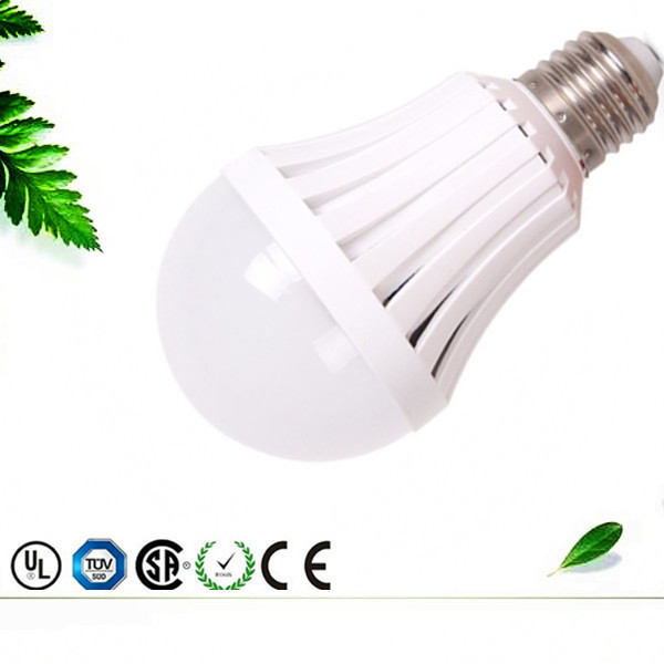 Smart emergency lamp e27 / b22 remote control rechargeable led bulb emergency light AC / DC with battery back-up