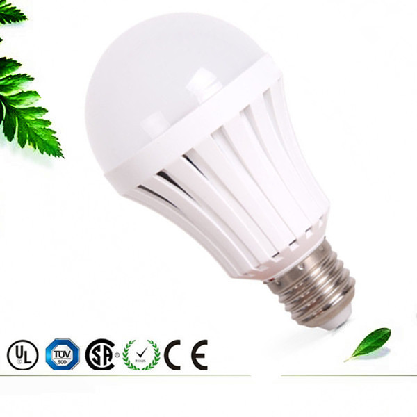 Smart emergency lamp e27 / b22 remote control rechargeable led bulb emergency light AC / DC with battery back-up