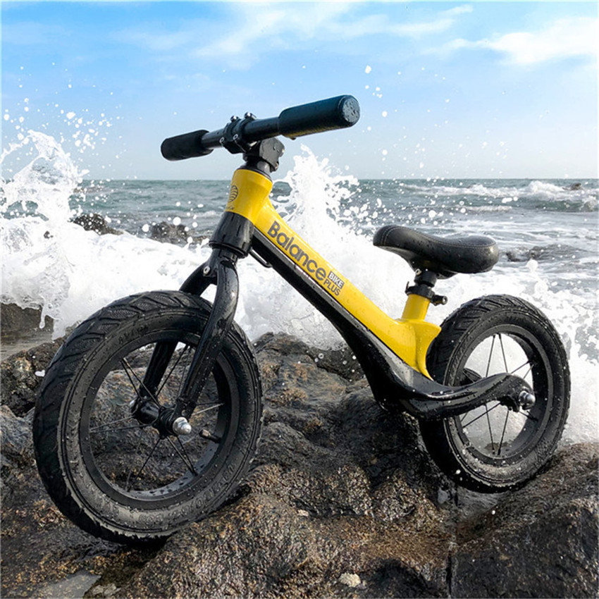 price 2022 new model kids bicycle balance bike walking cycle for boy and girl 2 wheels children cycle no pedal training wheel