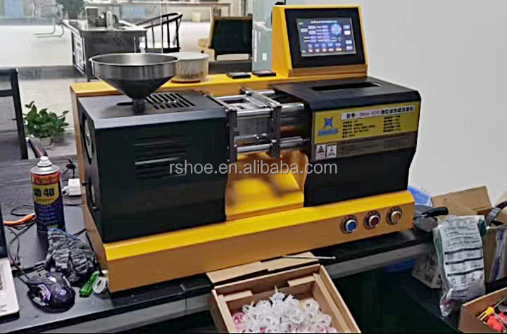 Small desktop desktop mini injection molding machine, a small injection molding machine that can work and produce