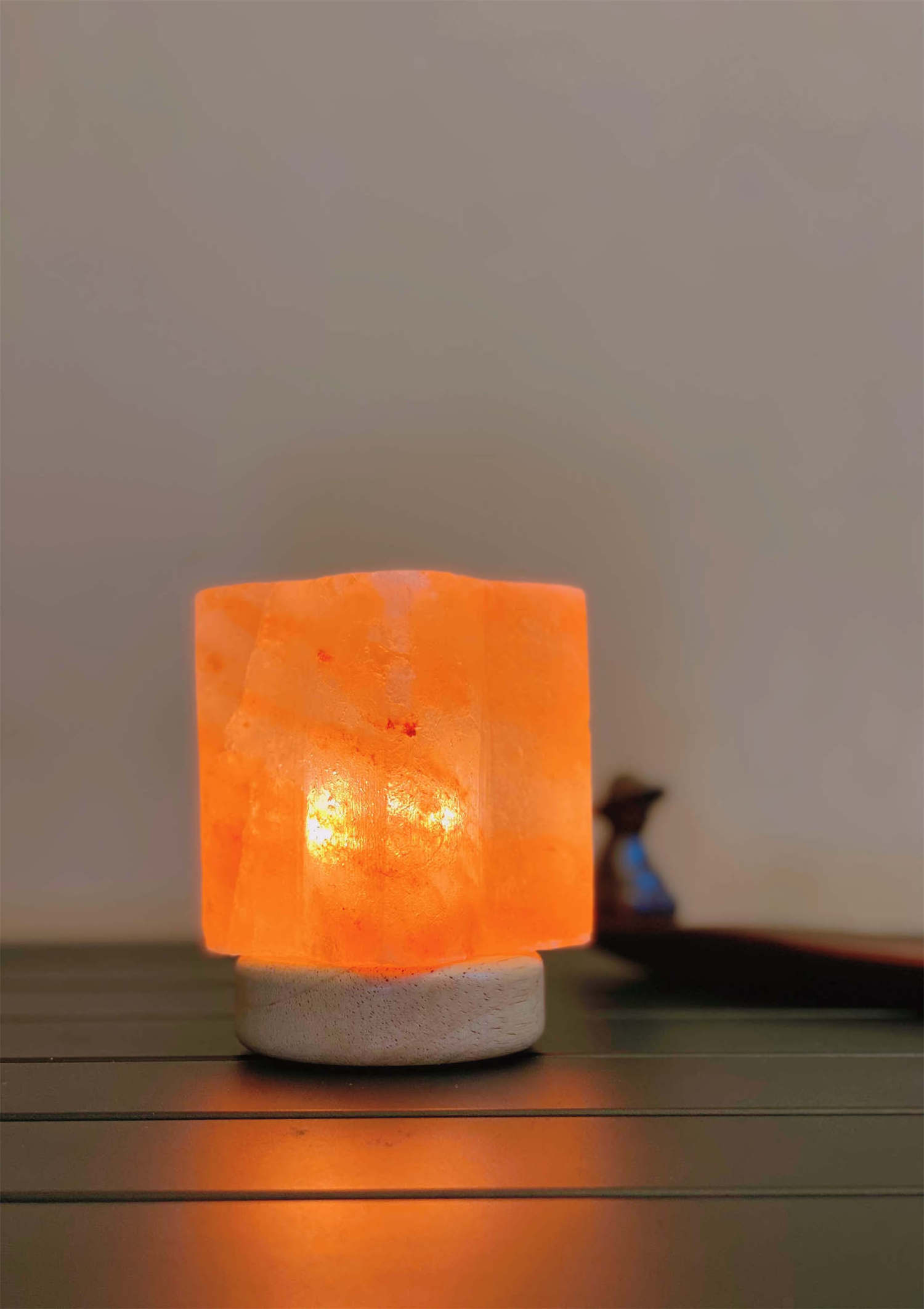 RTRLED 2024 Popular Soft Glow Bedside Lamp  USB 5V 1 Pound Customized Shaped Himalayan Crystal Salt Lamp Halogen Table Lamp