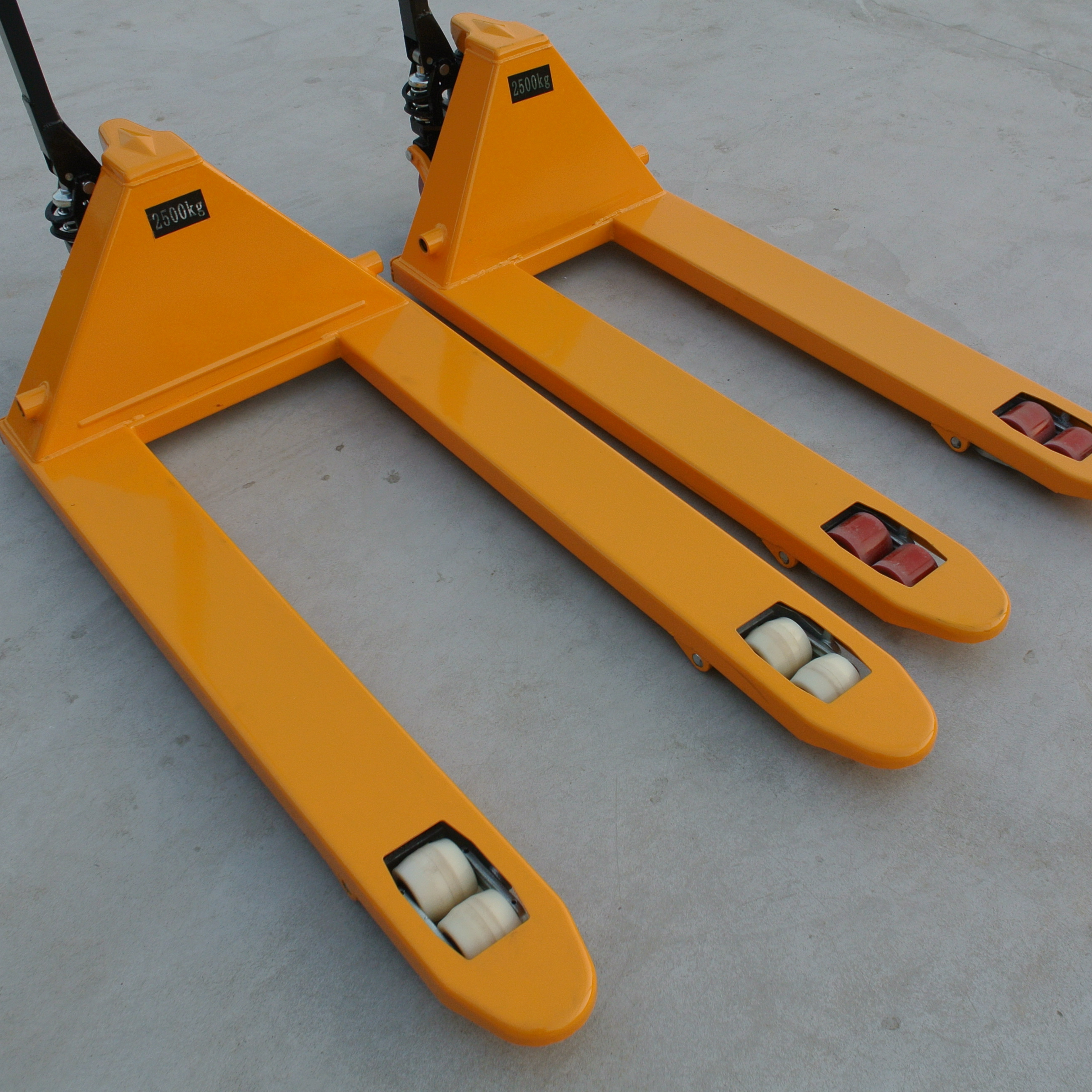 In stock 2ton hand pallet truck 2 ton 3ton manual hand forklift with import pump