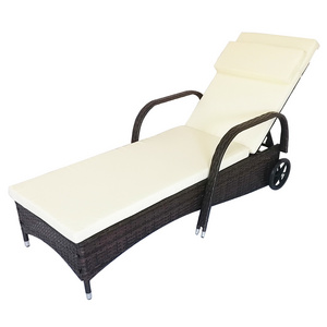 High Quality Hot sale Poly Rattan Sun Lounger  with 2 Wheels Garden Patio Poolside Wicker Chaise Lounge Outdoor Leisure Sun Bed