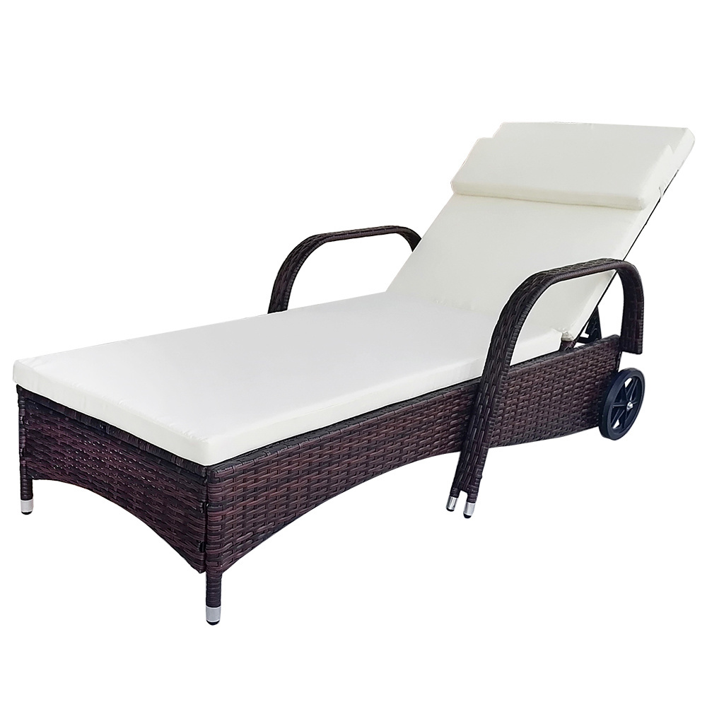 Leisure Outdoor Rattan Double Sun Bed Rattan Wicker Chaise Lounge Poolside Style Modern Furniture Sunbed with Wheels