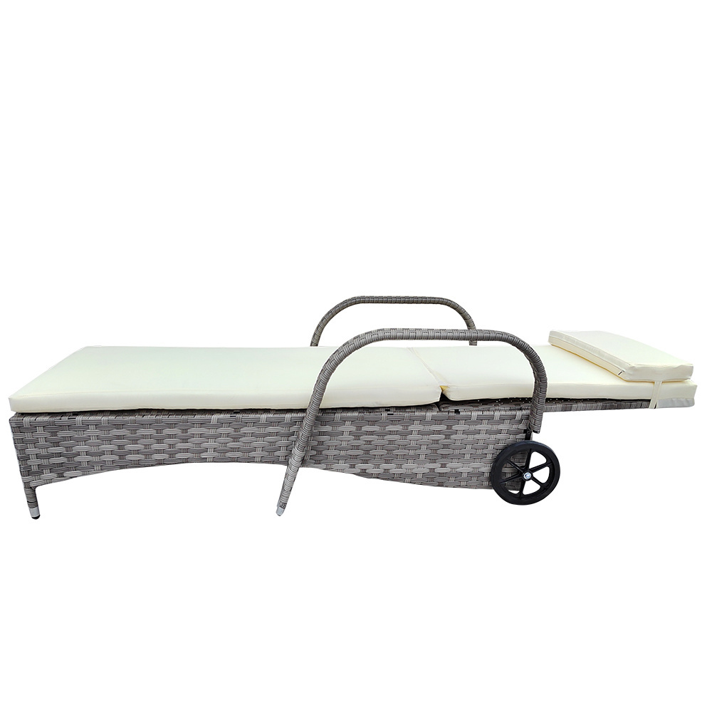 Folding Outdoor Foldable Beach Chaise Lounge Relax Leisure Lowseat Lounge Portable Rattan Sun Lounger With Two Rear Wheels