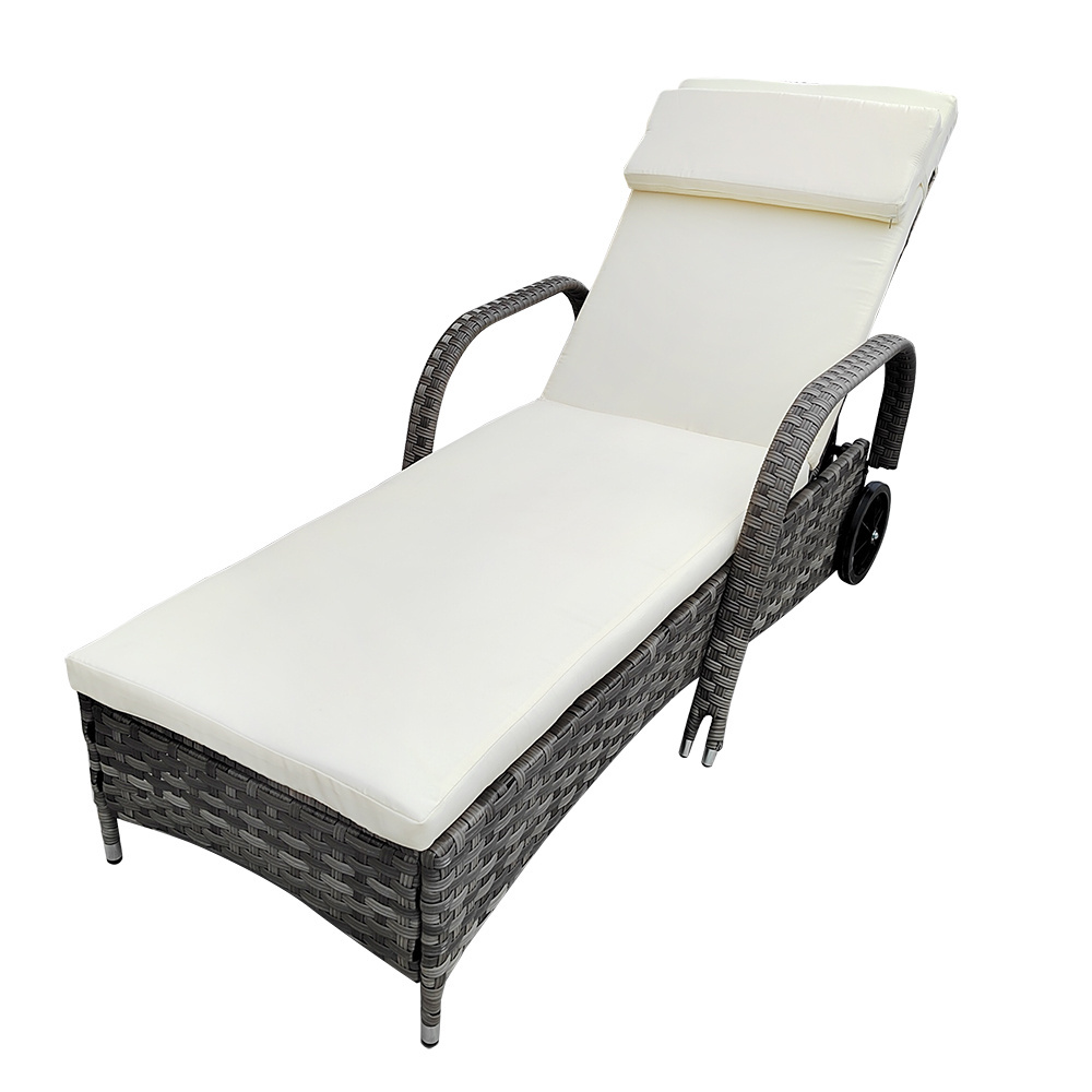 Folding Outdoor Foldable Beach Chaise Lounge Relax Leisure Lowseat Lounge Portable Rattan Sun Lounger With Two Rear Wheels