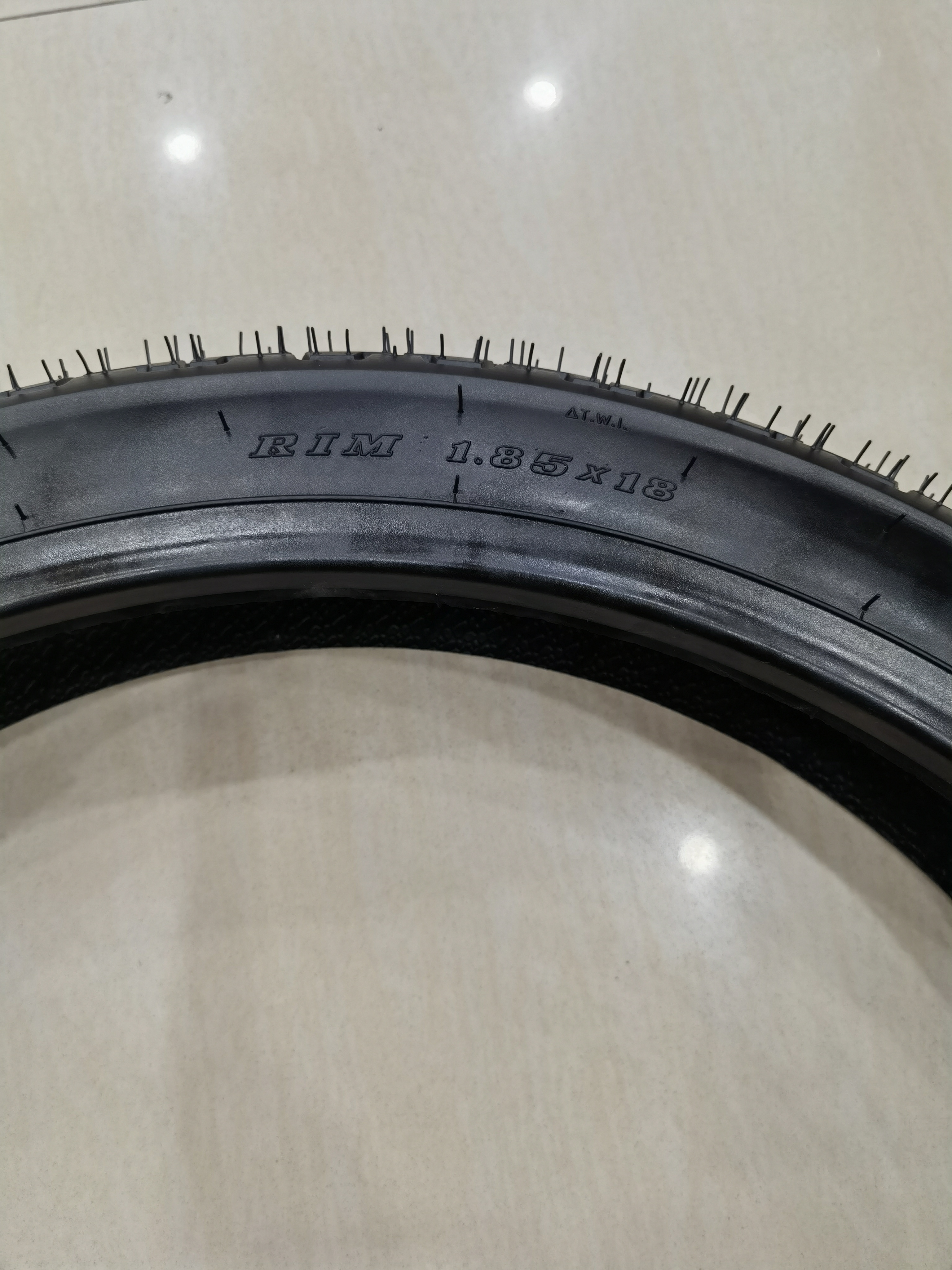 Full Sizes High Quality Nylon Motorcycle/Motor Tires Tubeless Tires Tricycle Tires 2.25-17/2.5-17/2.75-17/2.5-18/2.5-19