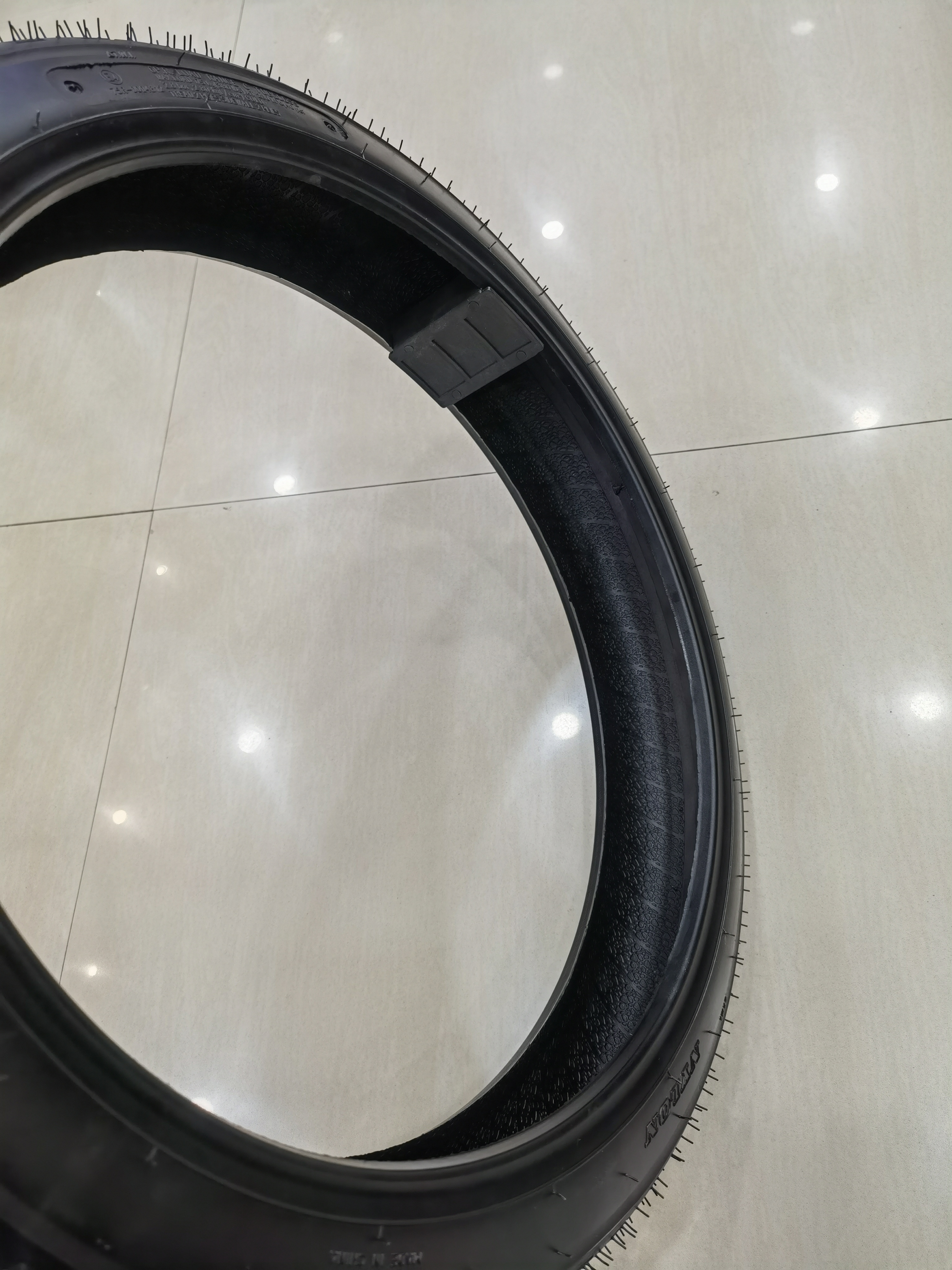 Full Sizes High Quality Nylon Motorcycle/Motor Tires Tubeless Tires Tricycle Tires 2.25-17/2.5-17/2.75-17/2.5-18/2.5-19