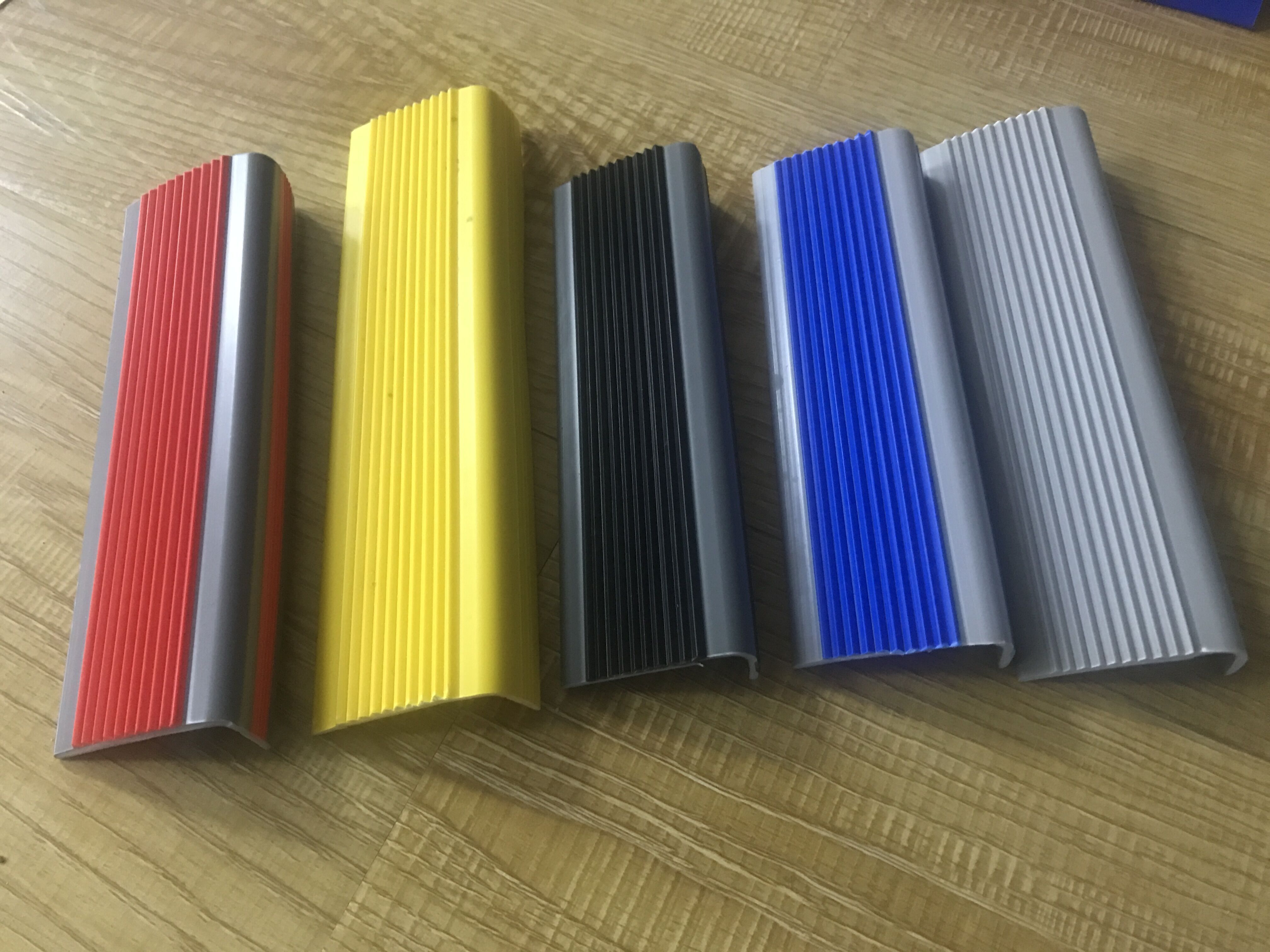 Rubber Stair nosing anti skid floor stair treads non slip vinyl pvc L shaped stair step edge trims