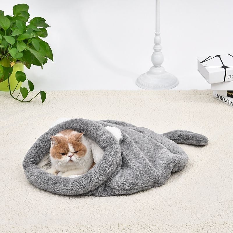 Ready to Ship Factory Price Cat Cute Bag Warm Pet Bags Cat Slipper Shape Kitten Pad Bed House Coral Fleece Sleeping Cat Bag