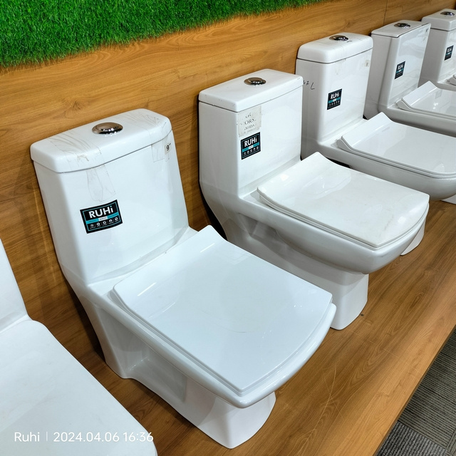 Wholesale Cheap Floor Mounted Ceramic Wc Water Closet S/P Trap Bathroom Commode Toilet Bowl One Piece Sanitary Ware Toilet