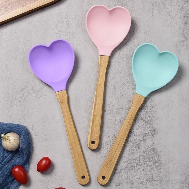 Customize Heart Shaped Silicone Spatula With Wooden Handle For Mixing Cooking Baking Wooden Valentine's Day Utensils