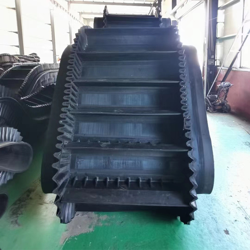 Ripple sidewall 90 degree vertical heavy-duty corrugated sidewall conveyor belt