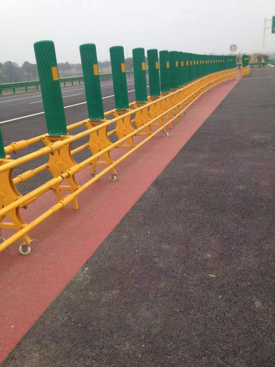 Durable Galvanized steel Temporary Stretchable driveway guard rails retractable guardrail guard rail