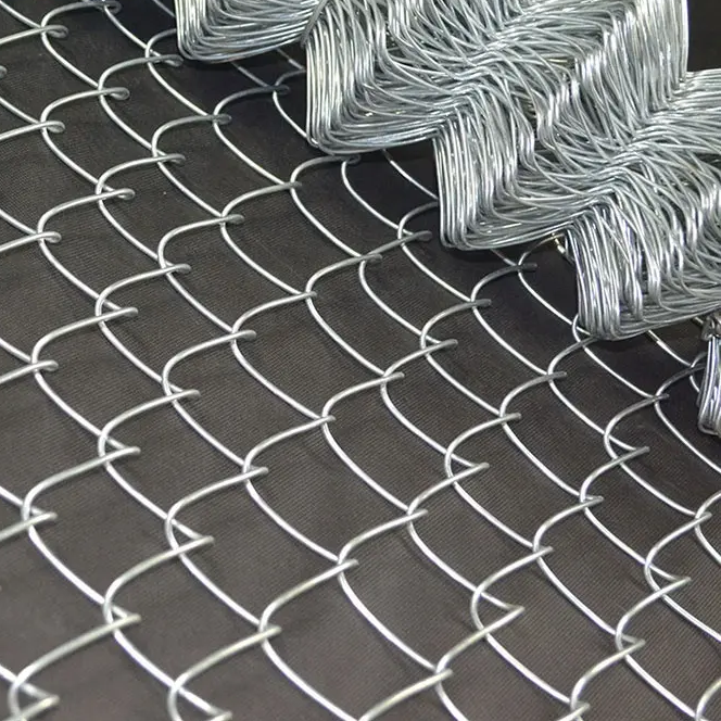 Wholesale Prices Diamond Iron Wire Mesh Netting Panel Galvanized Industry Chain Link Fence For Sale