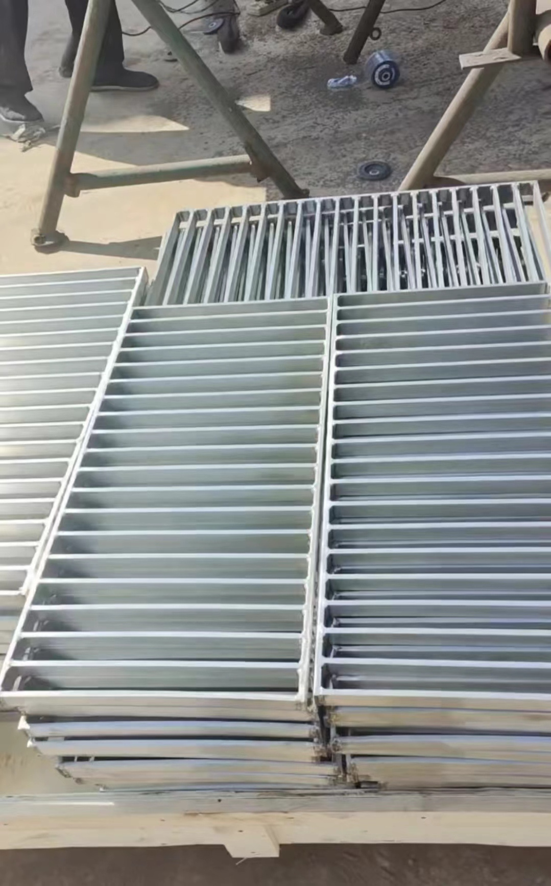 Factory customized  Galvanized Metal Steel Grating |Stainless Steel Grating Walkway Platform Stair Treads Trench cover