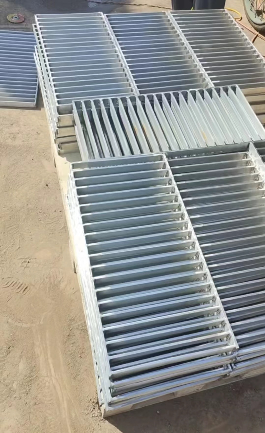 Factory customized  Galvanized Metal Steel Grating |Stainless Steel Grating Walkway Platform Stair Treads Trench cover