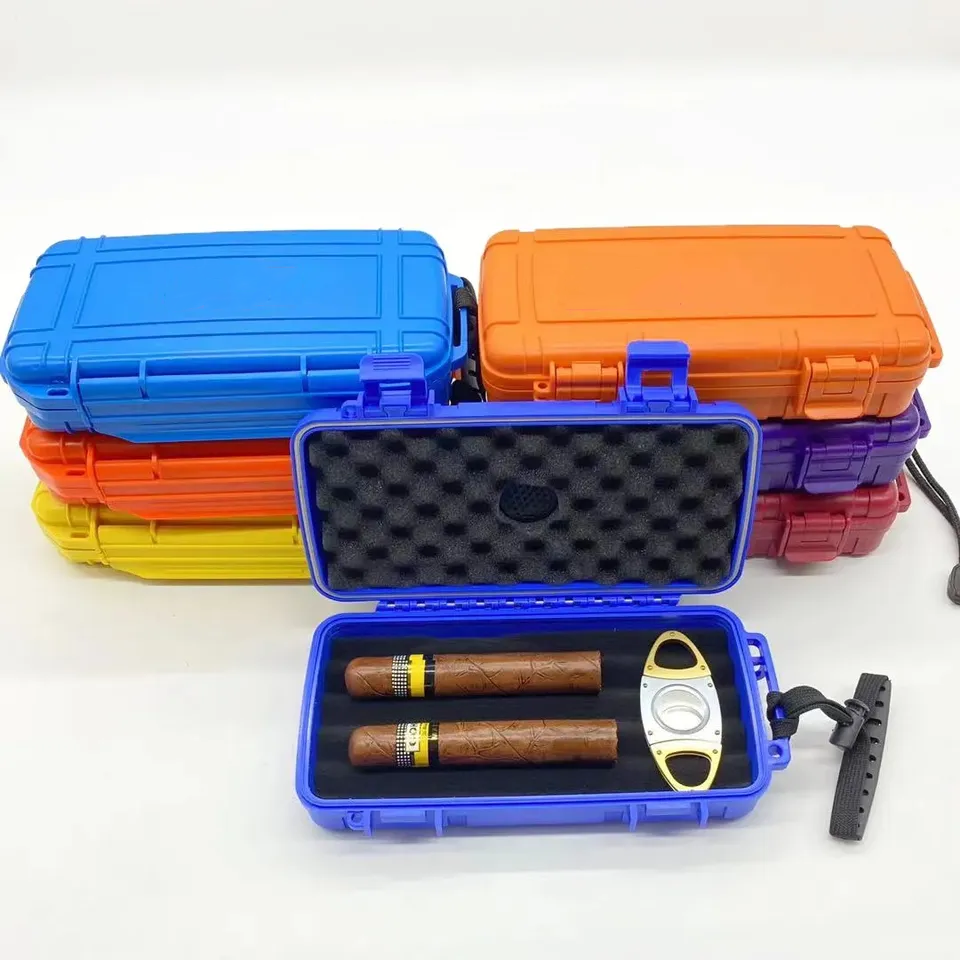 Customized logo Plastic Travel Cigar Case with Cutter and Lighter Cigar Humidor Box Cigar Case