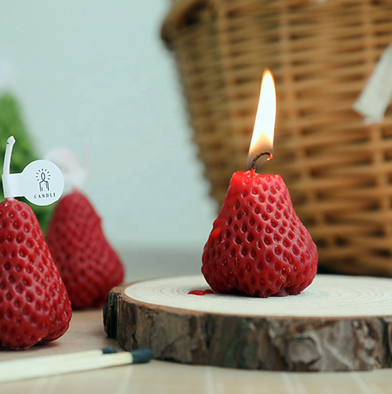 Hot Selling Private Label Fruit Aroma Strawberry Shaped Mini Soy Wax Handmade Candle for Bedroom Bathroom Small Scented Candle