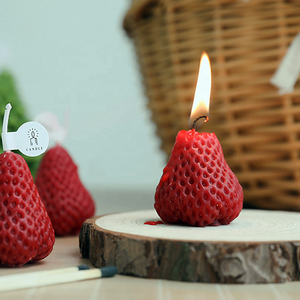 Hot Selling Private Label Fruit Aroma Strawberry Shaped Mini Soy Wax Handmade Candle for Bedroom Bathroom Small Scented Candle