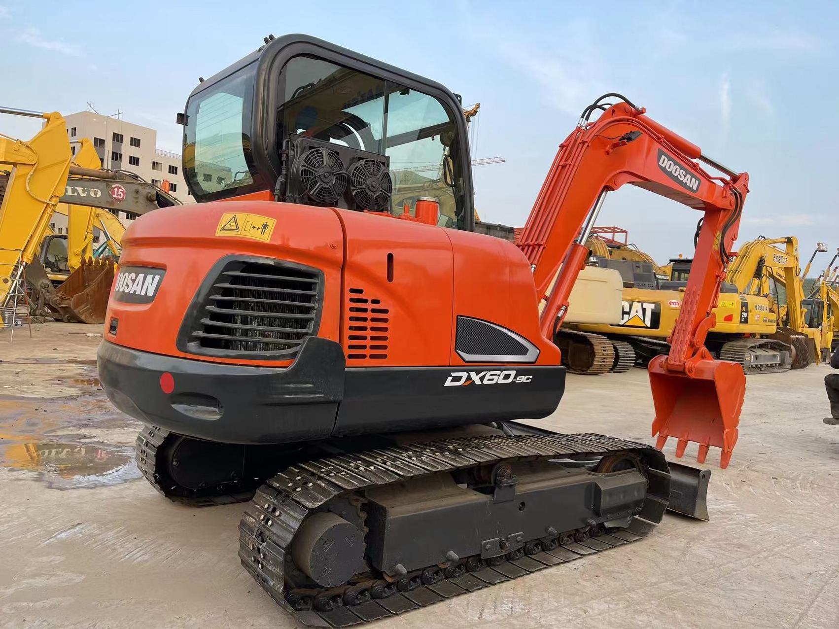 Excellent condition Doosan DX60 used mini excavators for sale in China