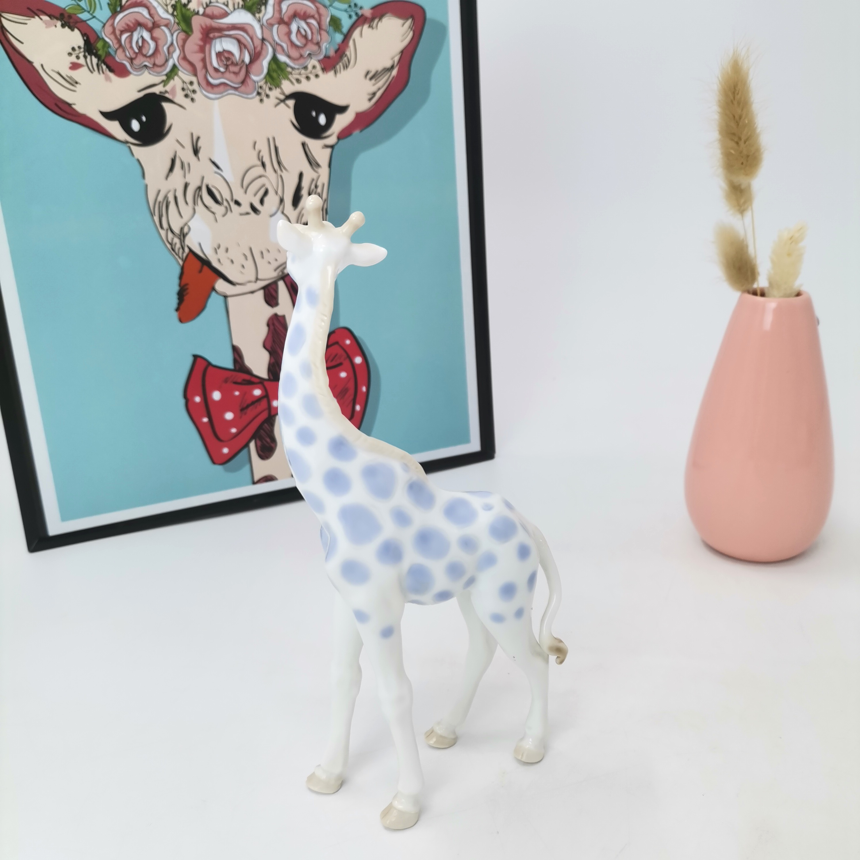 2022 Manufacturer Hand Craft White&Blue Dot Ceramic Ornament Giraffe Art Statue Figurine for Home &office Desktop Decor &gift