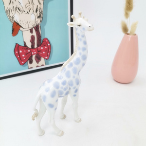 2022 Manufacturer Hand Craft White&Blue Dot Ceramic Ornament Giraffe Art Statue Figurine for Home &office Desktop Decor &gift