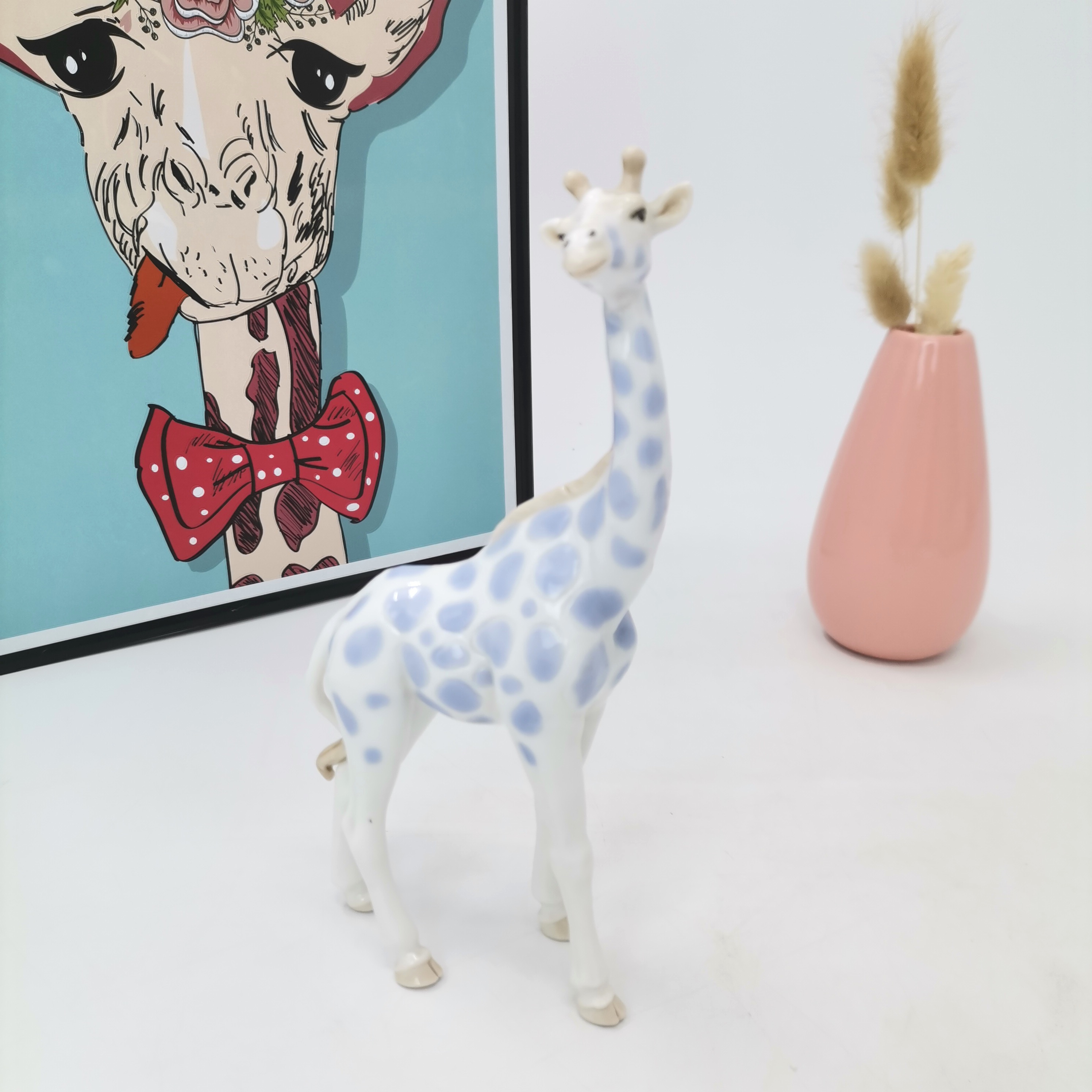 2022 Manufacturer Hand Craft White&Blue Dot Ceramic Ornament Giraffe Art Statue Figurine for Home &office Desktop Decor &gift