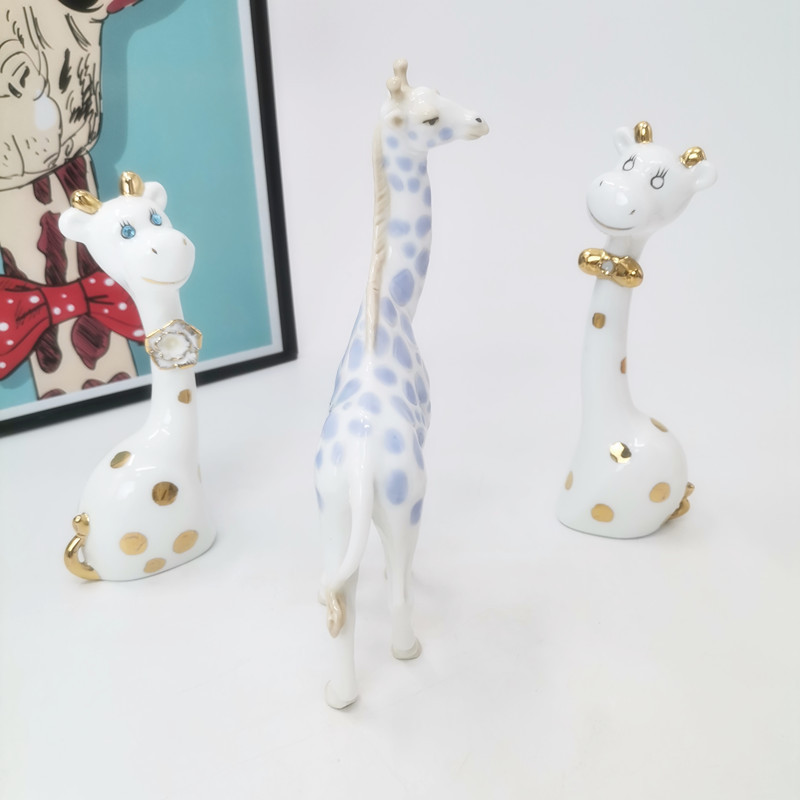 2022 Manufacturer Hand Craft White&Blue Dot Ceramic Ornament Giraffe Art Statue Figurine for Home &office Desktop Decor &gift