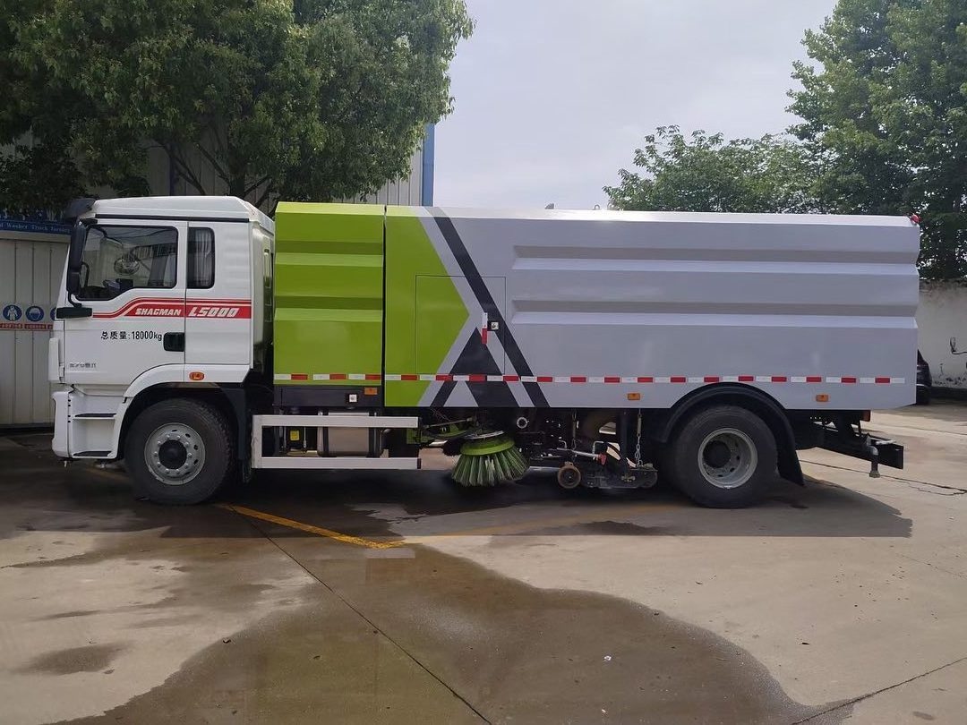 China Shacman 8tons Washing Sweeper Vehicle 16cbm Street Sweeping Vacuum Truck for Road Cleaning