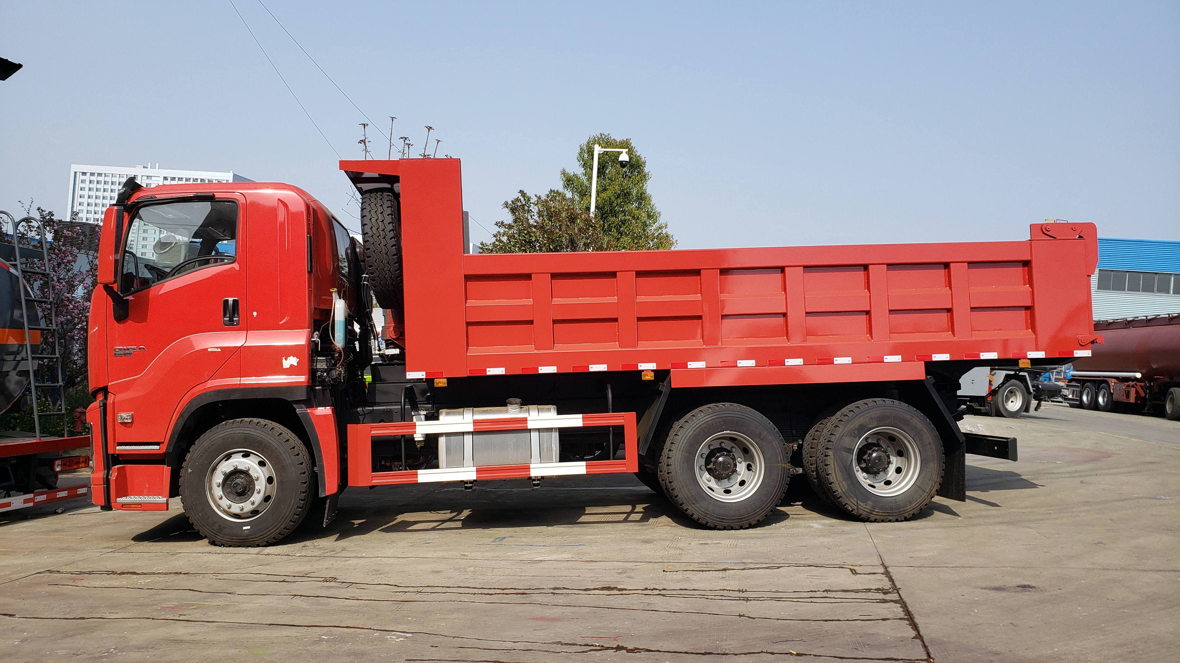 Small ISUZU GIGA Truck Camion De Carga 6x4 4x4 4X2 Sinotruk Angola 3tons 7 Tons 10 Ton Dump Light Diesel Engine Type