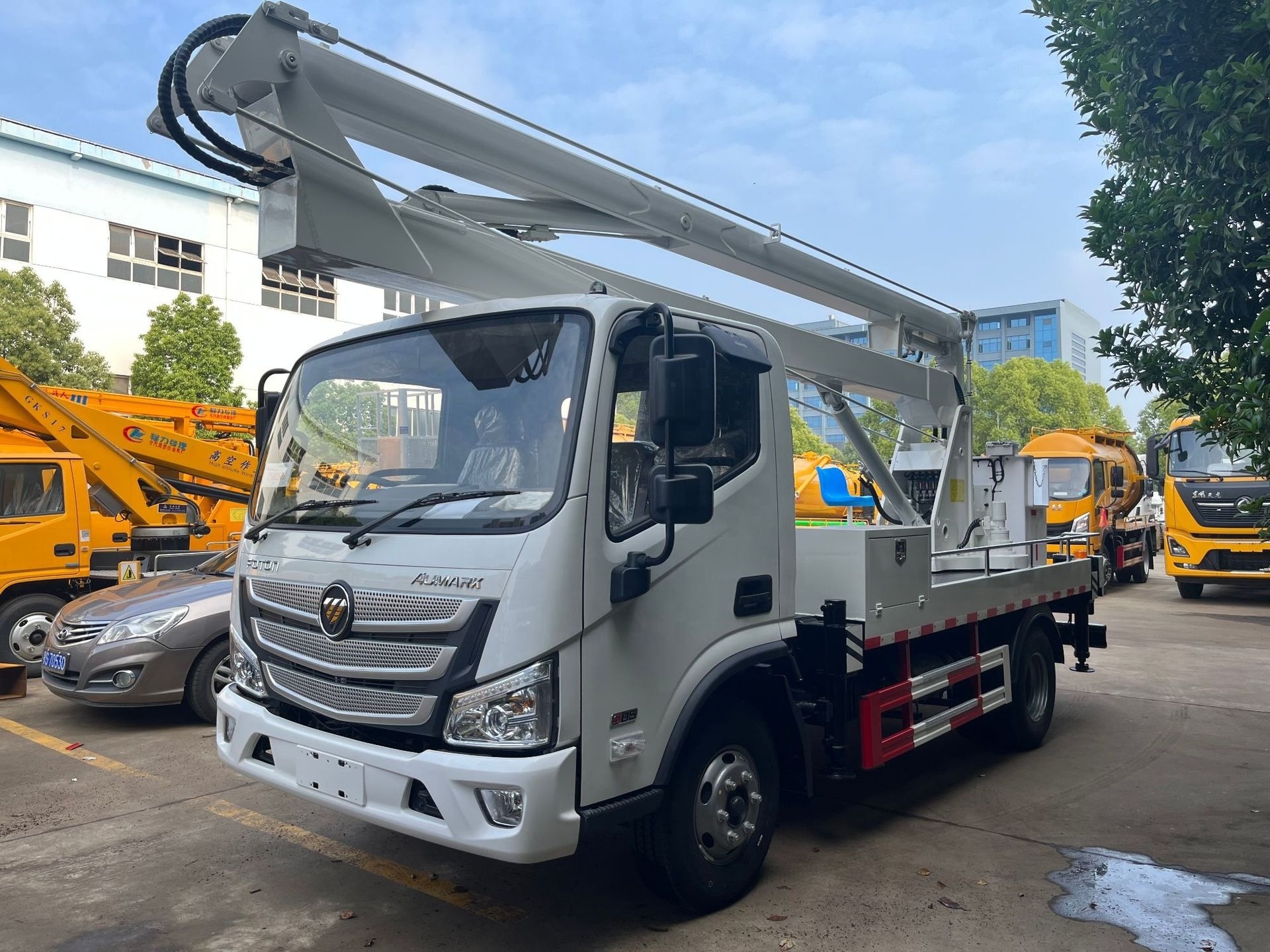 China Brand new 21m 23m bucket truck aerial work platform with straight boom