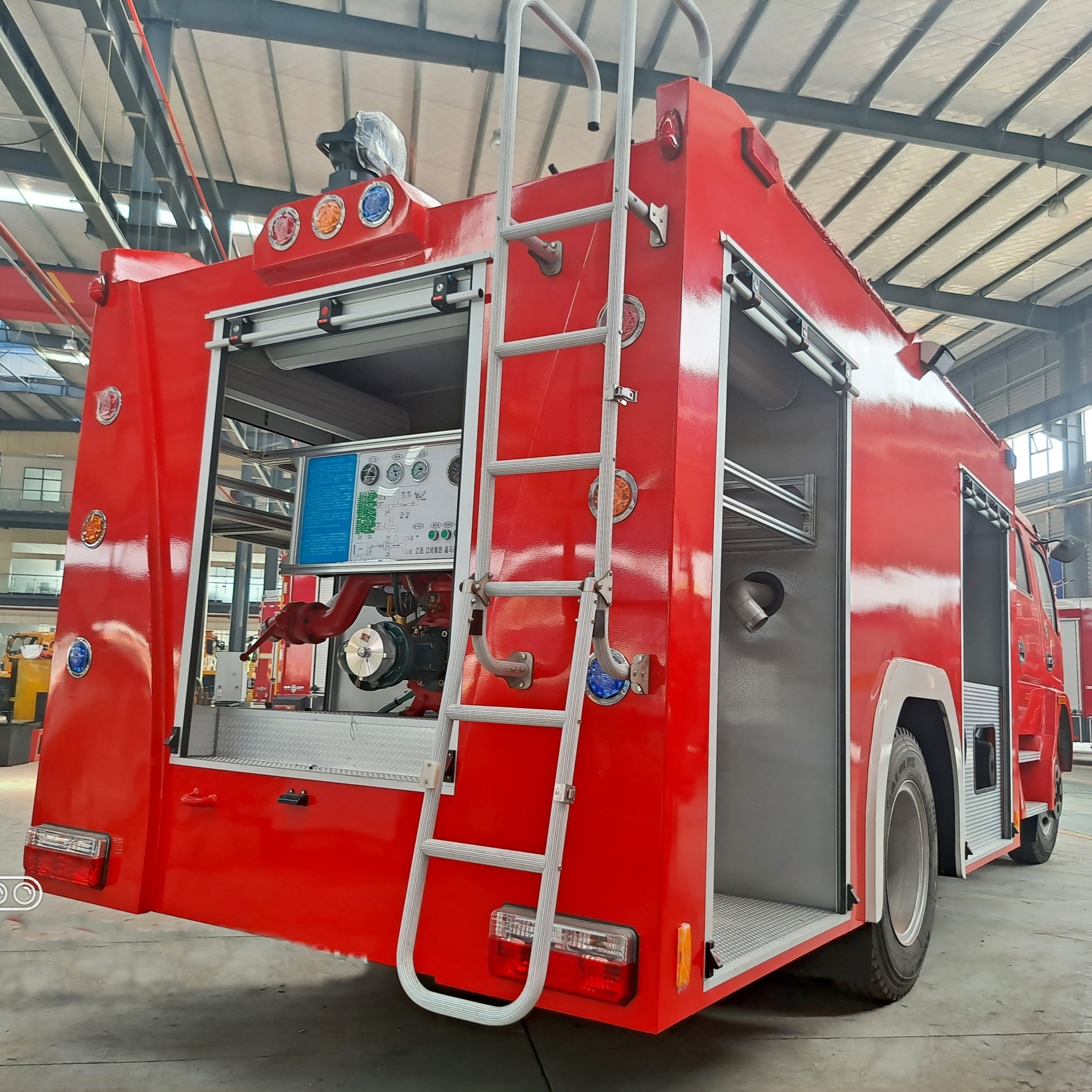 Dongfeng 4x4 Fire Truck Fire Fighting Truck Manufacturer With Good Price