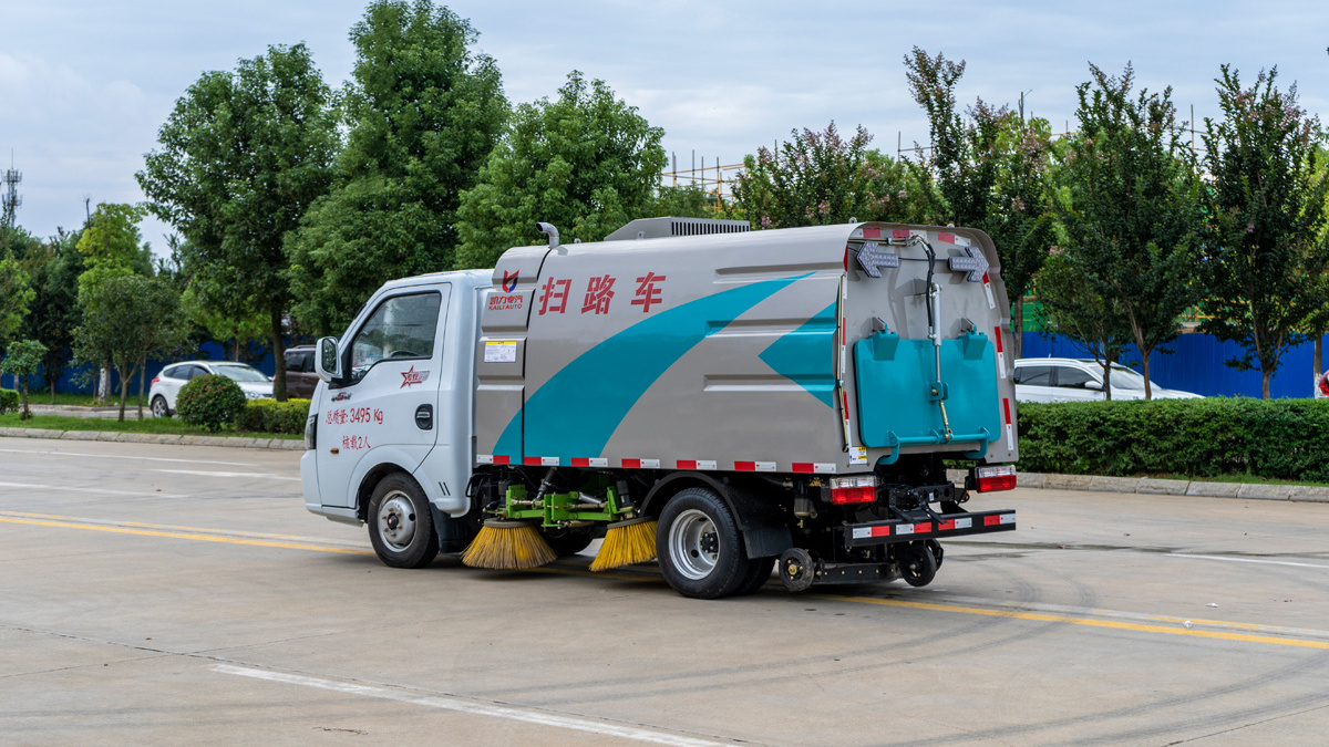 Dongfeng Mini Road Sweeper Truck 2.5m3 Street Vacuum Cleaner Truck