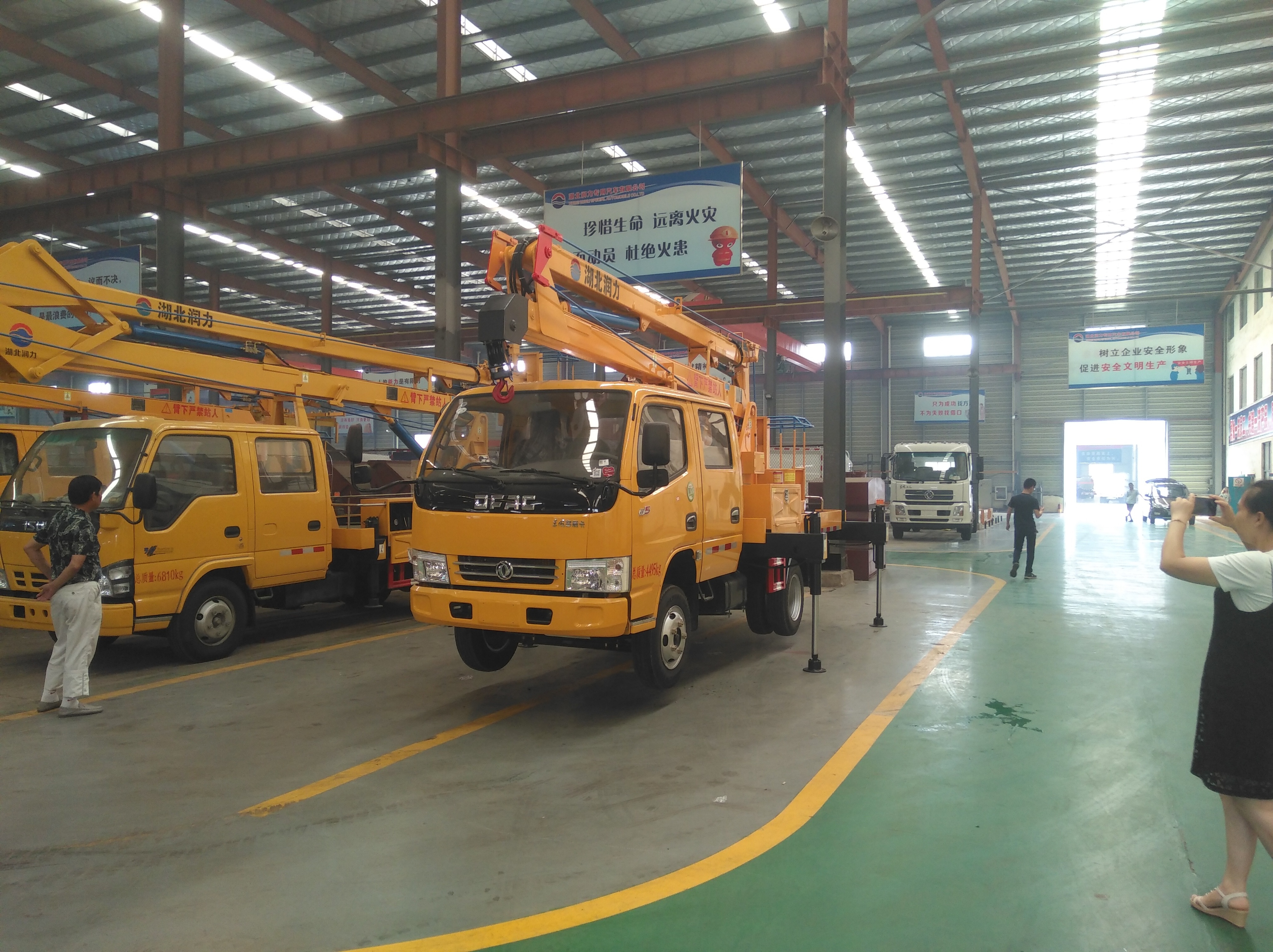 13m to 45m Aerial work truck with Aerial work platform with telescopic boom Aerial platform truck