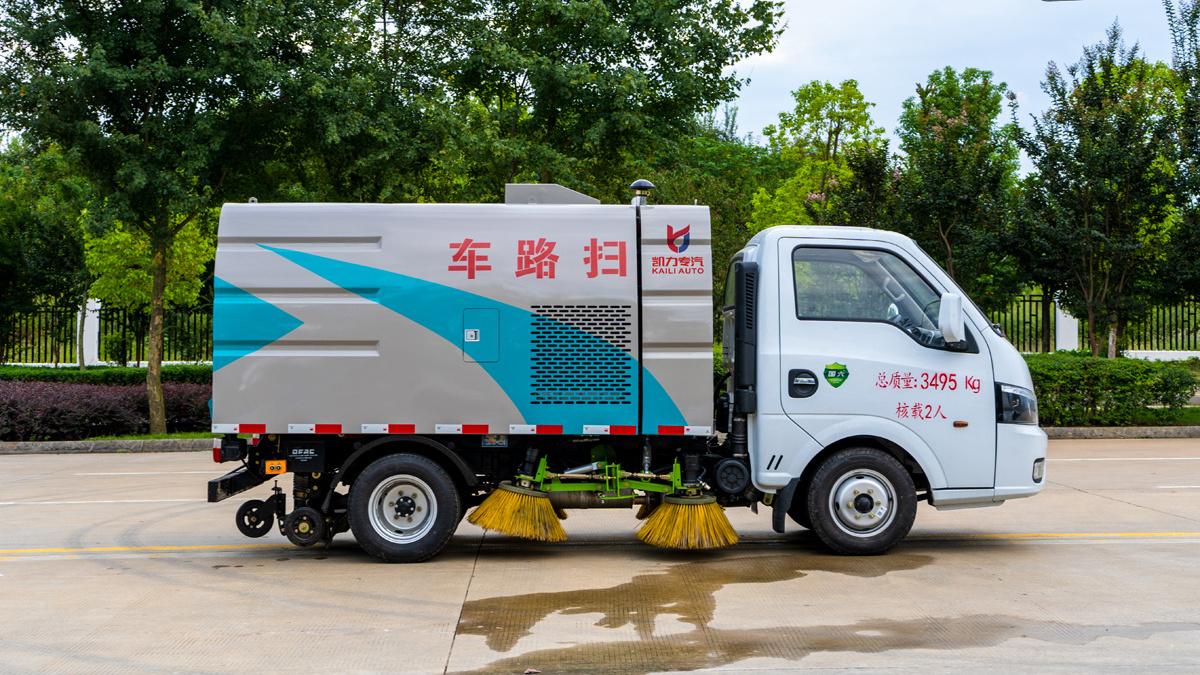 Dongfeng Mini Road Sweeper Truck 2.5m3 Street Vacuum Cleaner Truck