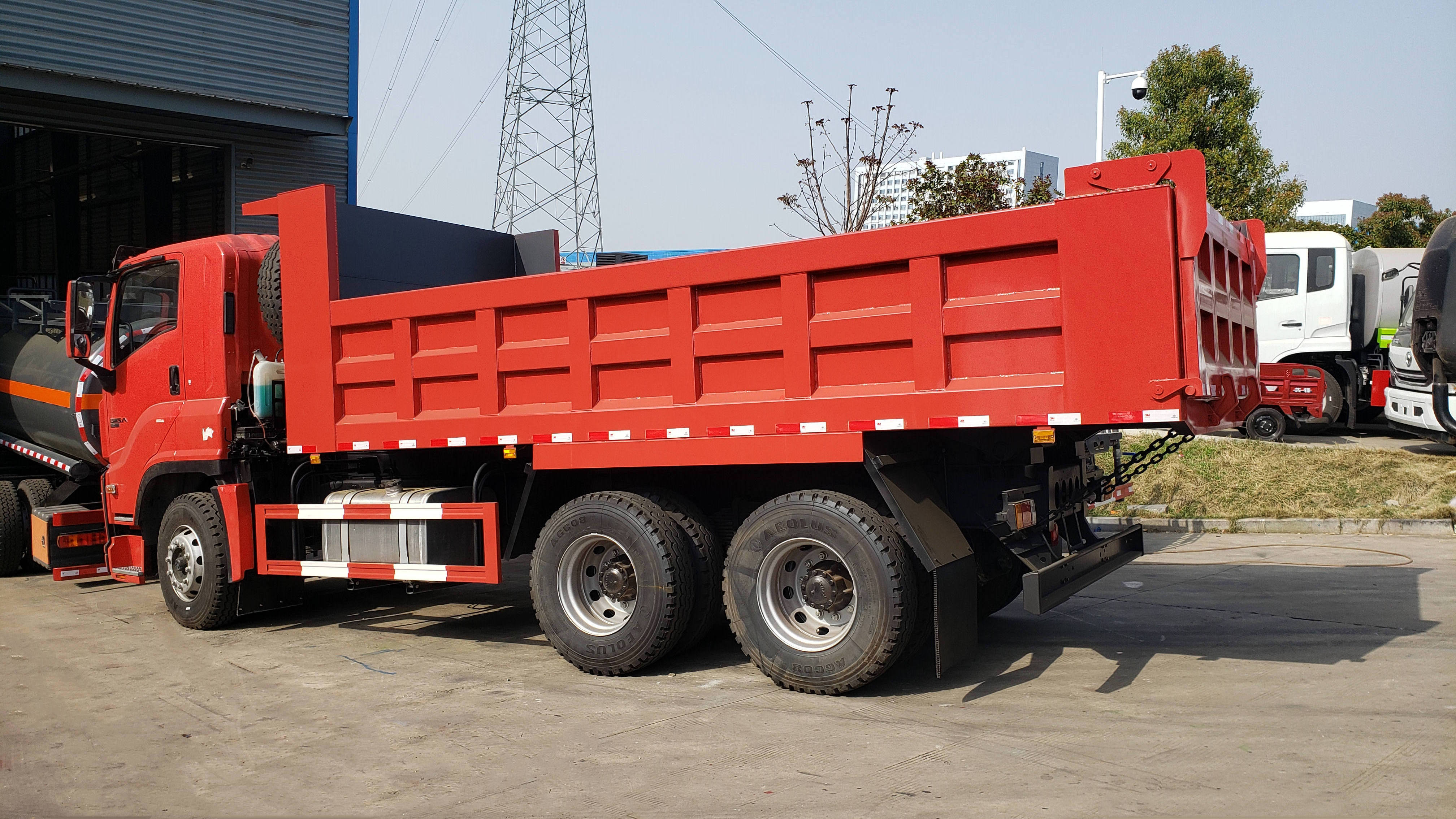 Small ISUZU GIGA Truck Camion De Carga 6x4 4x4 4X2 Sinotruk Angola 3tons 7 Tons 10 Ton Dump Light Diesel Engine Type