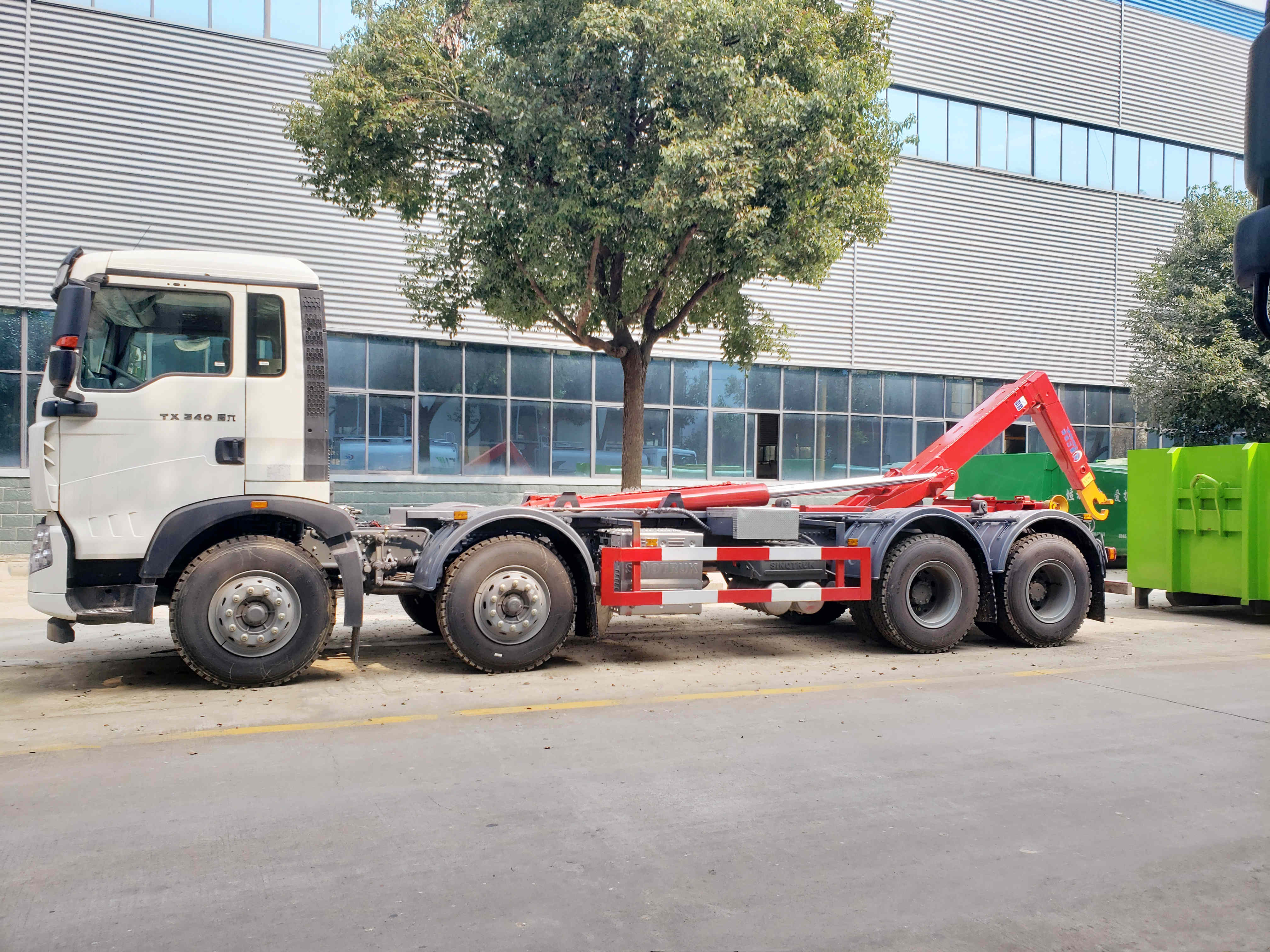 HOWO 25Ton Forland Hook Lifting Garbage Collection Truck