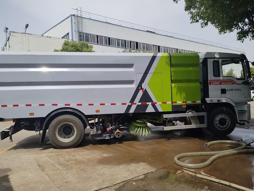 China Shacman 8tons Washing Sweeper Vehicle 16cbm Street Sweeping Vacuum Truck for Road Cleaning