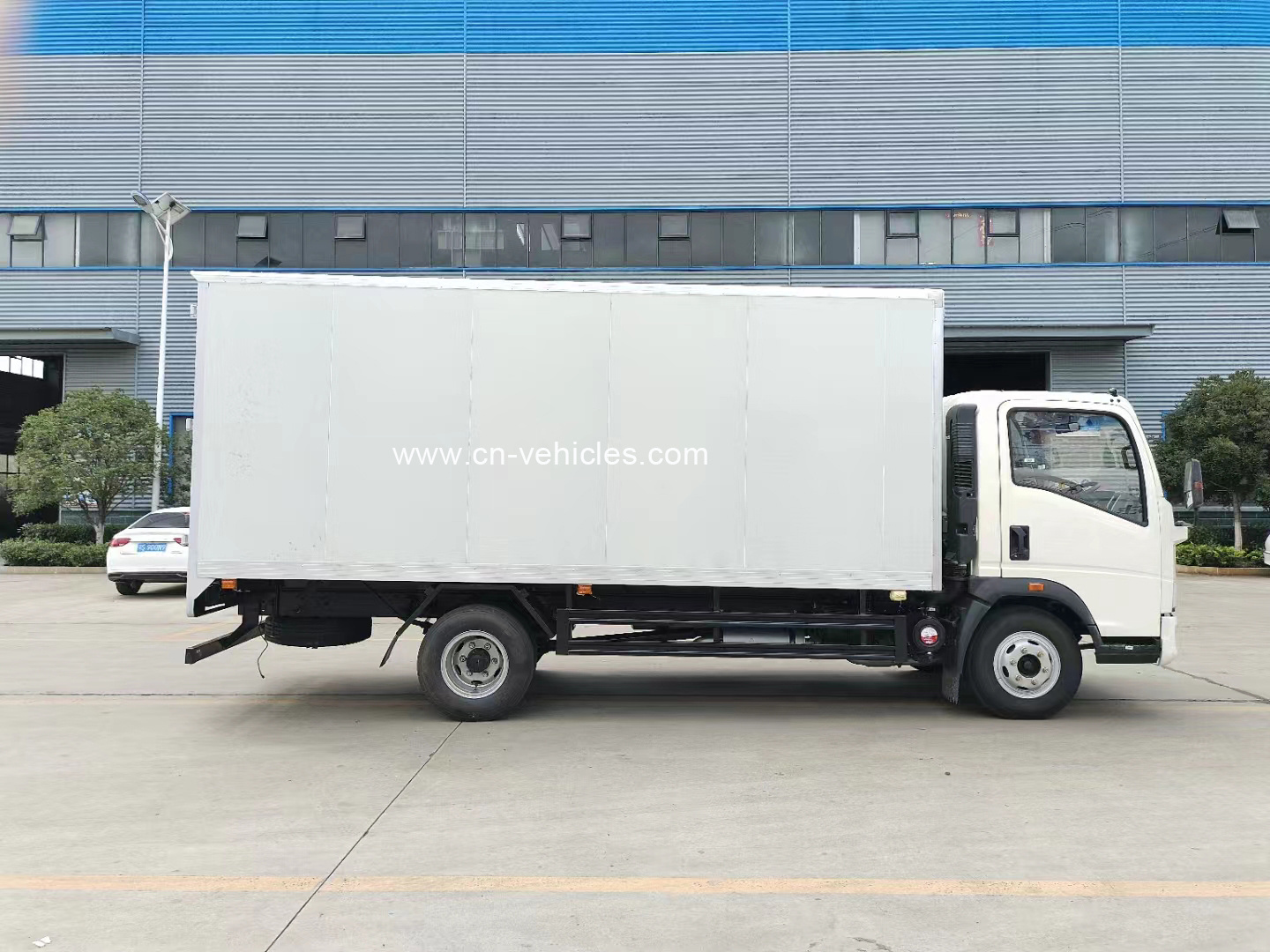 HOWO 116HP Light Container Closed Cargo Box Truck for Sale