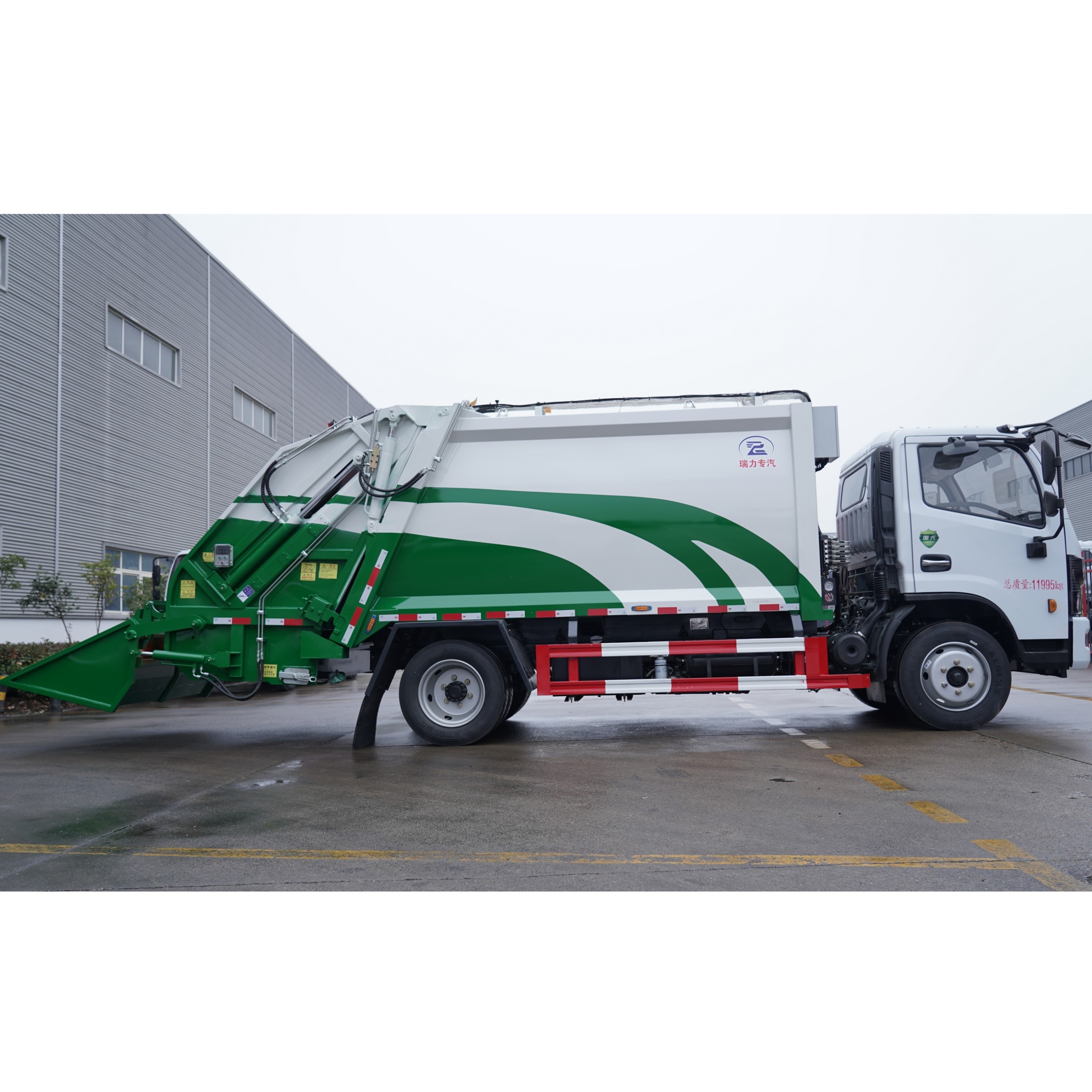 6tons Garbage Compactor Truck 8000liters Waste Disposal Trucks With Hydraulic Rear Load Handles