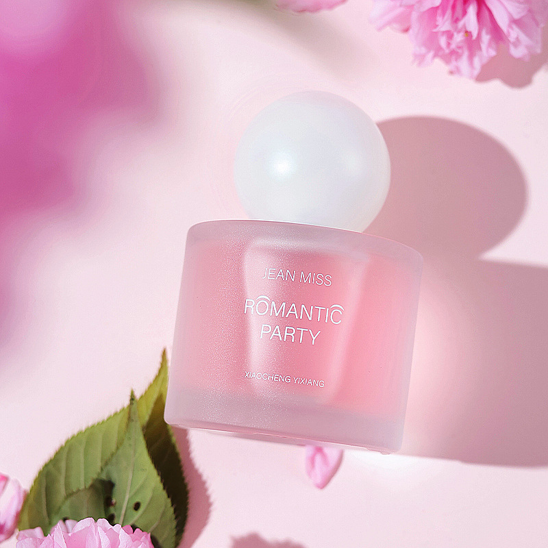 Spring cherry blossom women's perfume is fresh, natural and light. It's the same with Tiktok